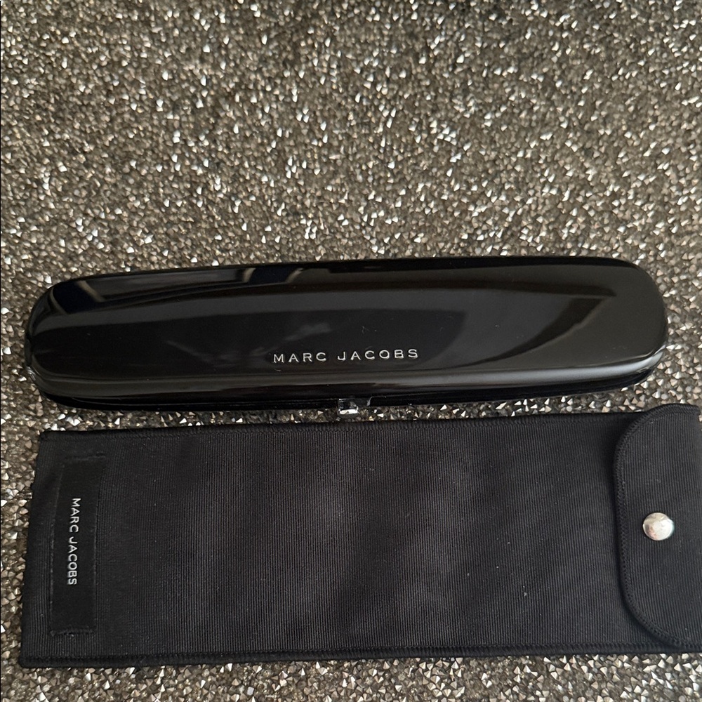 Marc Jacobs🩷 Glossy Black Eyeglass Case with Pouch